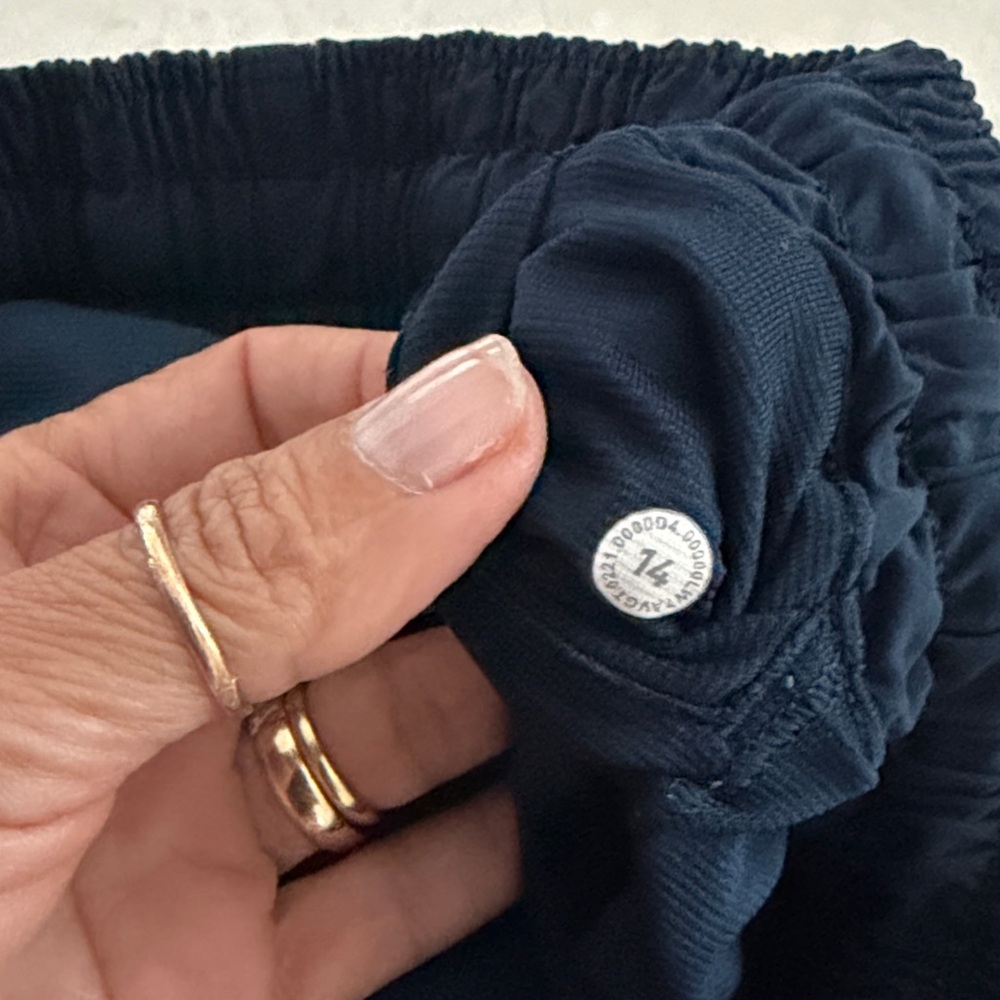 lululemon athletica Navy Athletic Shorts hottie hot size 14 - Picture 9 of 9